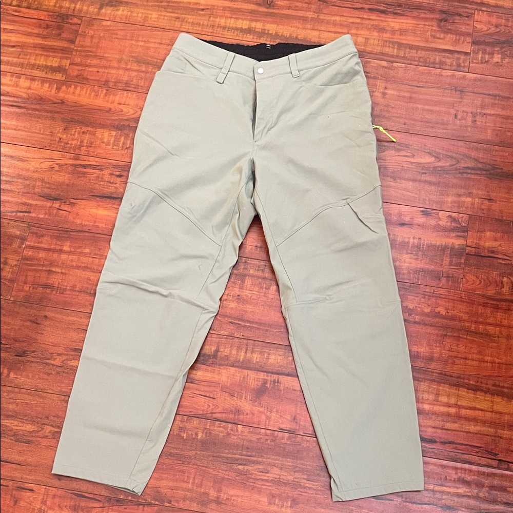 Lululemon’s Men’s utility outdoor pants -size 32-khaki/stone- excellent